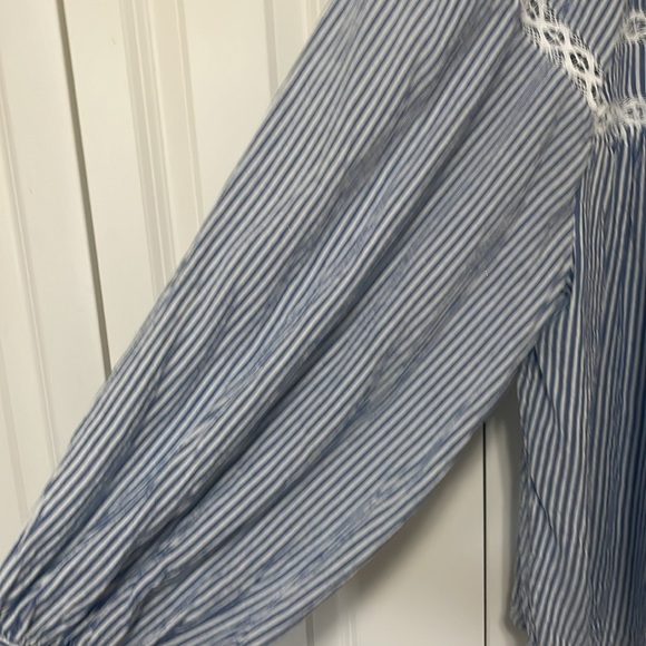 Old Navy Balloon Sleeve Blouse - Picture 4 of 6